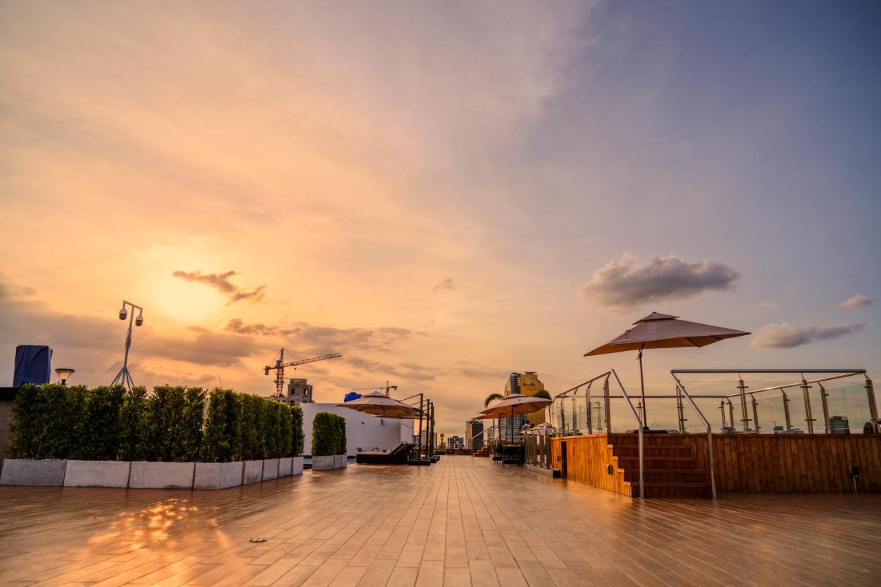 Ocean Hotel Phnom Penh Extérieur photo