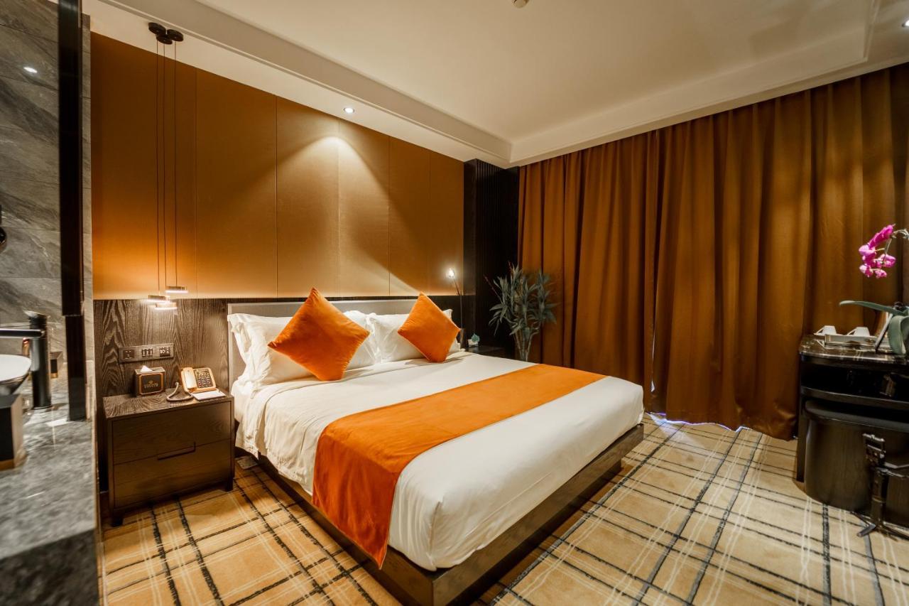 Ocean Hotel Phnom Penh Extérieur photo